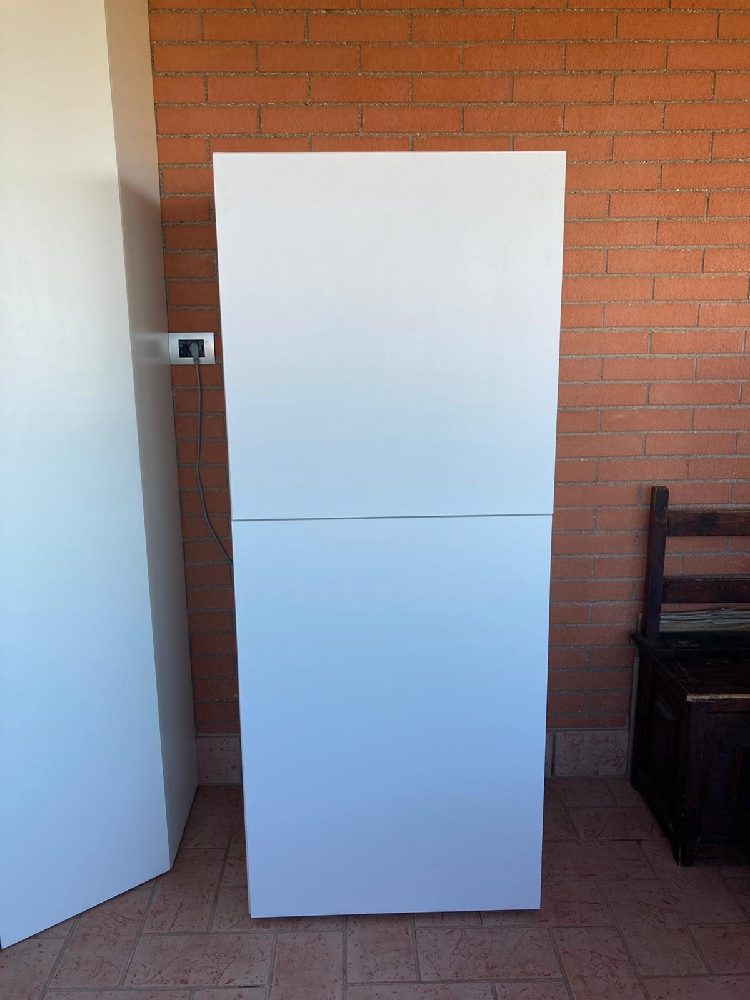 Colonna lavatrice e asciugatrice ad anta singola su misura in Bianco Assoluto